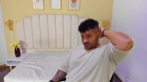 Snapshot of michael_hill1 chatting on 10.09.25 MICHAEL online show from 10.09.25