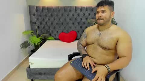 Snapshot of michael_hill1 chatting on 11.05.25 MICHAEL online show from 11.05.25