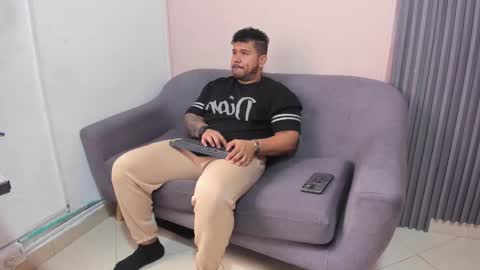 Snapshot of michael_hill1 chatting on 11.08.25 MICHAEL online show from 11.08.25