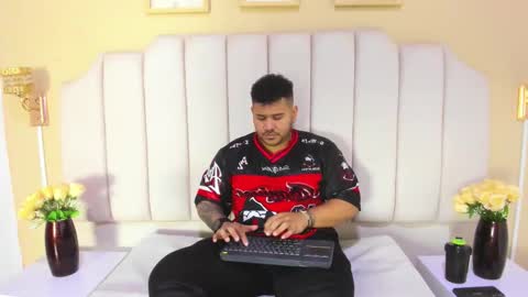 Snapshot of michael_hill1 chatting on 11.12.25 MICHAEL online show from 11.12.25