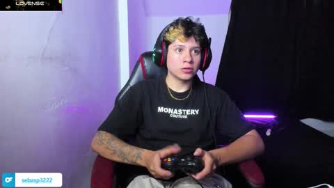 michael independent model  online show from 10.11.25