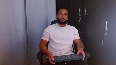 Snapshot of michael_maximo chatting on 02.08.26 maximo online show from 02.08.26