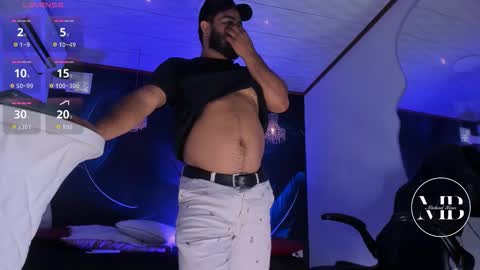 Snapshot of michaelbear_ chatting on 11.05.25 Michael online show from 11.05.25