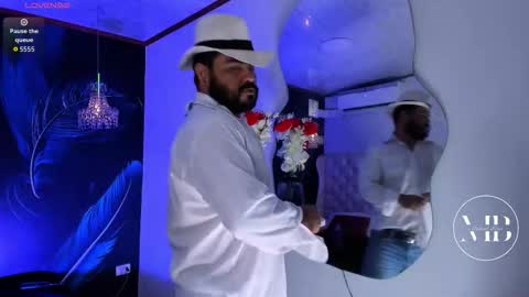 Snapshot of michaelbear_ chatting on 11.08.25 Michael online show from 11.08.25