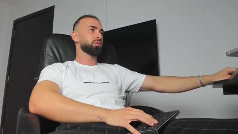 MichaelEvansx online show from 09.30.25