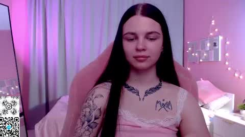 Snapshot of michela_fruet chatting on 06.25.26 Kate online show from 06.25.26