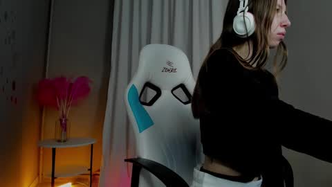 michele_mack online show from 12.09.24