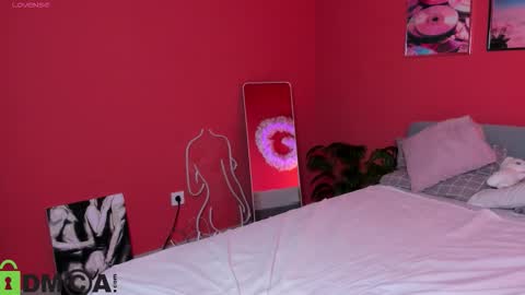 Snapshot of michele_mack chatting on 10.05.25 michele_mack online show from 10.05.25