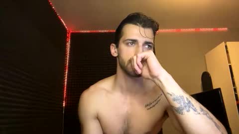 Snapshot of michelemagnetico chatting on 10.08.25 michelemagnetico online show from 10.08.25