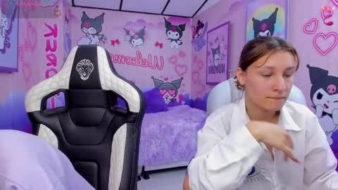 Snapshot of michell__petit_ chatting on 11.09.25 michell__petit_ online show from 11.09.25