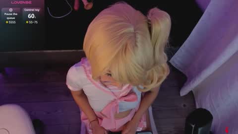 Snapshot of michelle_cutee_ chatting on 10.11.25 michelle_cutee_ online show from 10.11.25