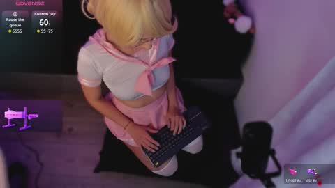 Snapshot of michelle_cutee_ chatting on 10.12.25 michelle_cutee_ online show from 10.12.25