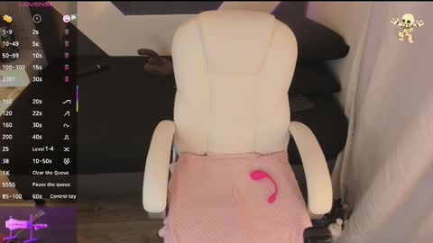 Snapshot of michelle_cutee_ chatting on 11.07.25 michelle_cutee_ online show from 11.07.25