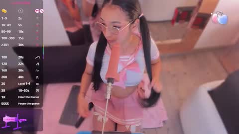 Snapshot of michelle_cutee_ chatting on 11.17.25 michelle_cutee_ online show from 11.17.25