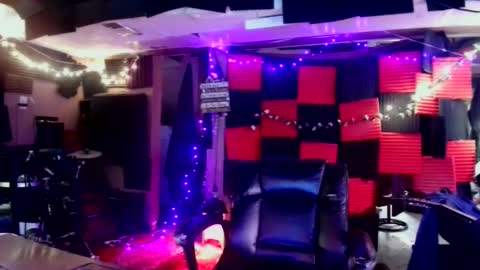 Snapshot of michelle_flowers chatting on 09.30.25 michelle_flowers online show from 09.30.25