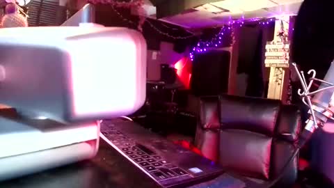 Snapshot of michelle_flowers chatting on 10.22.25 michelle_flowers online show from 10.22.25