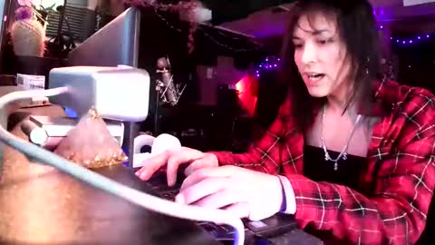 Snapshot of michelle_flowers chatting on 10.23.25 michelle_flowers online show from 10.23.25