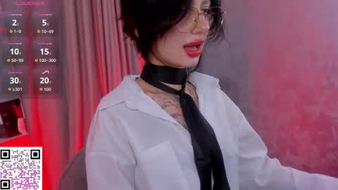 Snapshot of michelle_murray chatting on 10.29.25 ichelle online show from 10.29.25