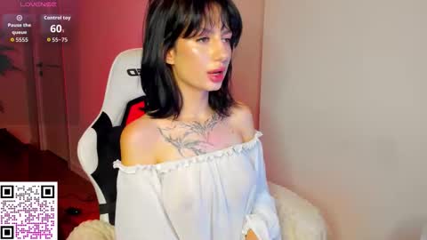 Snapshot of michelle_murray chatting on 11.07.25 ichelle online show from 11.07.25