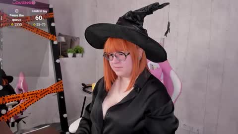 Snapshot of michelle_wilsson chatting on 10.27.25 Michelle online show from 10.27.25