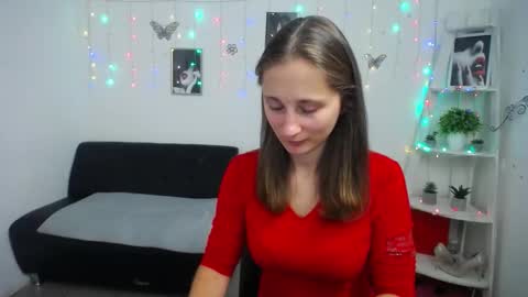 Snapshot of michellee11 chatting on 09.29.25 Michel online show from 09.29.25