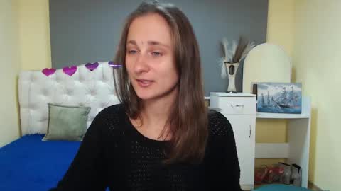 Snapshot of michellee11 chatting on 10.06.25 Michel online show from 10.06.25