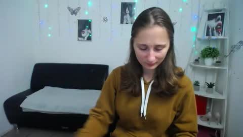 Snapshot of michellee11 chatting on 10.10.25 Michel online show from 10.10.25