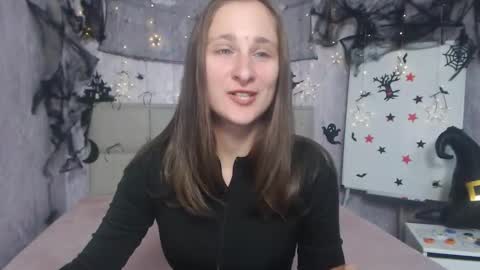 Snapshot of michellee11 chatting on 10.17.25 Michel online show from 10.17.25