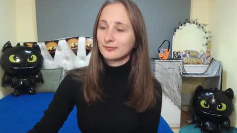 Snapshot of michellee11 chatting on 10.22.25 Michel online show from 10.22.25