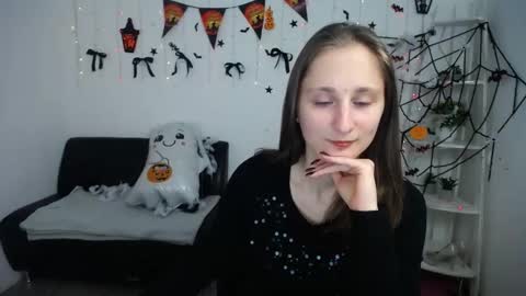 Snapshot of michellee11 chatting on 10.23.25 Michel online show from 10.23.25