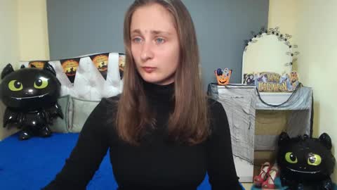 Snapshot of michellee11 chatting on 10.27.25 Michel online show from 10.27.25