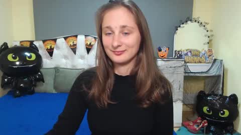 Snapshot of michellee11 chatting on 10.30.25 Michel online show from 10.30.25