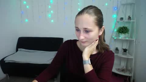 Snapshot of michellee11 chatting on 11.06.25 Michel online show from 11.06.25