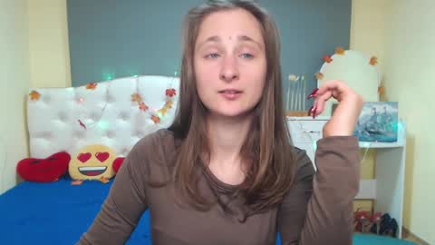 Snapshot of michellee11 chatting on 11.18.25 Michel online show from 11.18.25