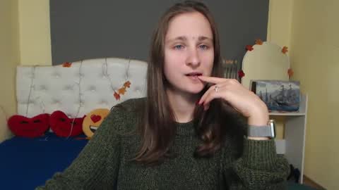 Snapshot of michellee11 chatting on 11.26.25 Michel online show from 11.26.25