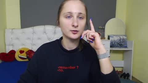 Snapshot of michellee11 chatting on 12.03.25 Michel online show from 12.03.25