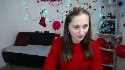 Snapshot of michellee11 chatting on 12.16.25 Michel online show from 12.16.25