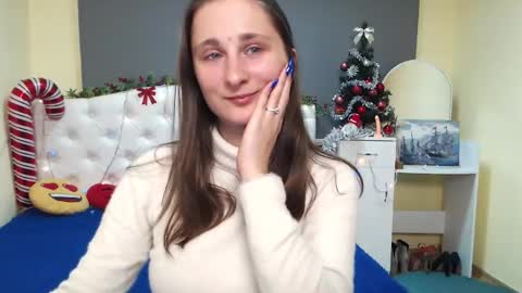 Snapshot of michellee11 chatting on 12.17.25 Michel online show from 12.17.25