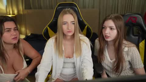 Snapshot of michelleinlove4u chatting on 02.15.25 Michelle online show from 02.15.25