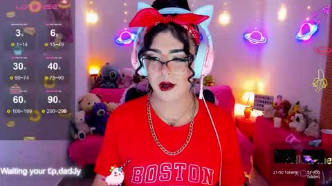 Snapshot of michellevanss22 chatting on 11.04.25   online show from 11.04.25