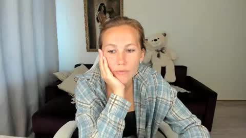 Snapshot of michellewoitsik chatting on 08.03.26 Michelle online show from 08.03.26