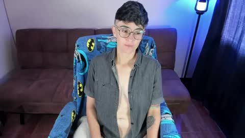 Snapshot of midnight07_ chatting on 05.19.26 Blue online show from 05.19.26