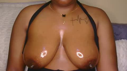 Snapshot of midnight_goddess chatting on 11.18.25 Kelly online show from 11.18.25