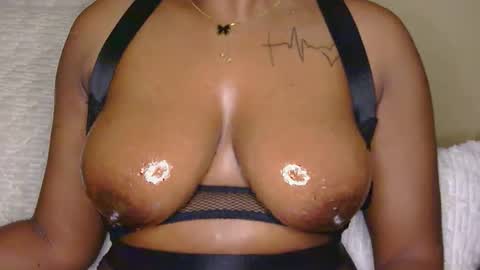 Snapshot of midnight_goddess chatting on 11.19.25 Kelly online show from 11.19.25