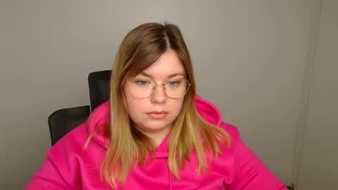 Snapshot of midnightmariana chatting on 10.19.25 Mariana online show from 10.19.25