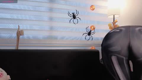 midori__san online show from 10.26.25