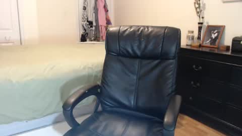 Snapshot of midsummernightsdream chatting on 01.29.25 MidsummerNightsDream online show from 01.29.25