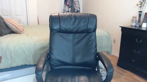 Snapshot of midsummernightsdream chatting on 03.11.25 MidsummerNightsDream online show from 03.11.25