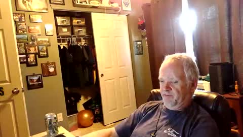 Snapshot of midwestdad09 chatting on 10.17.25 midwestdad09 online show from 10.17.25