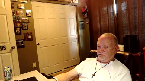 Snapshot of midwestdad09 chatting on 10.25.25 midwestdad09 online show from 10.25.25